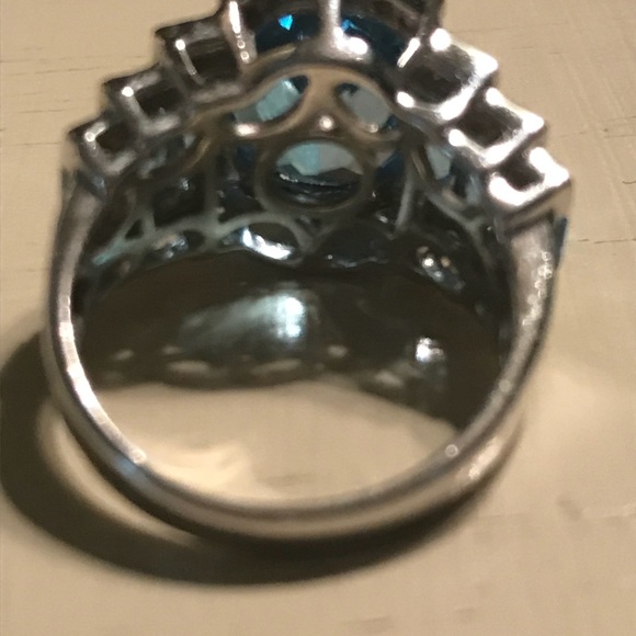 14k  Gold Swiss Blue Topaz and diamond accent Ring - Picture 6 of 9